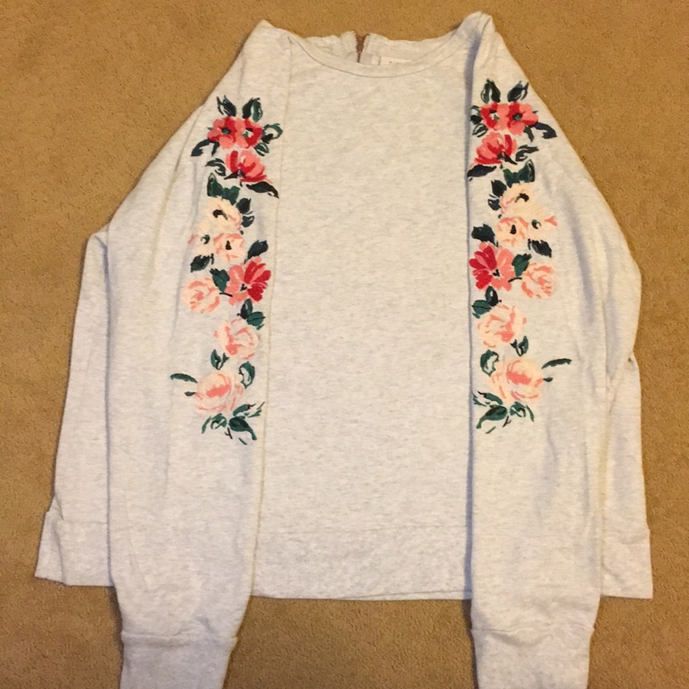 Long sleeve crew neck with flower pattern